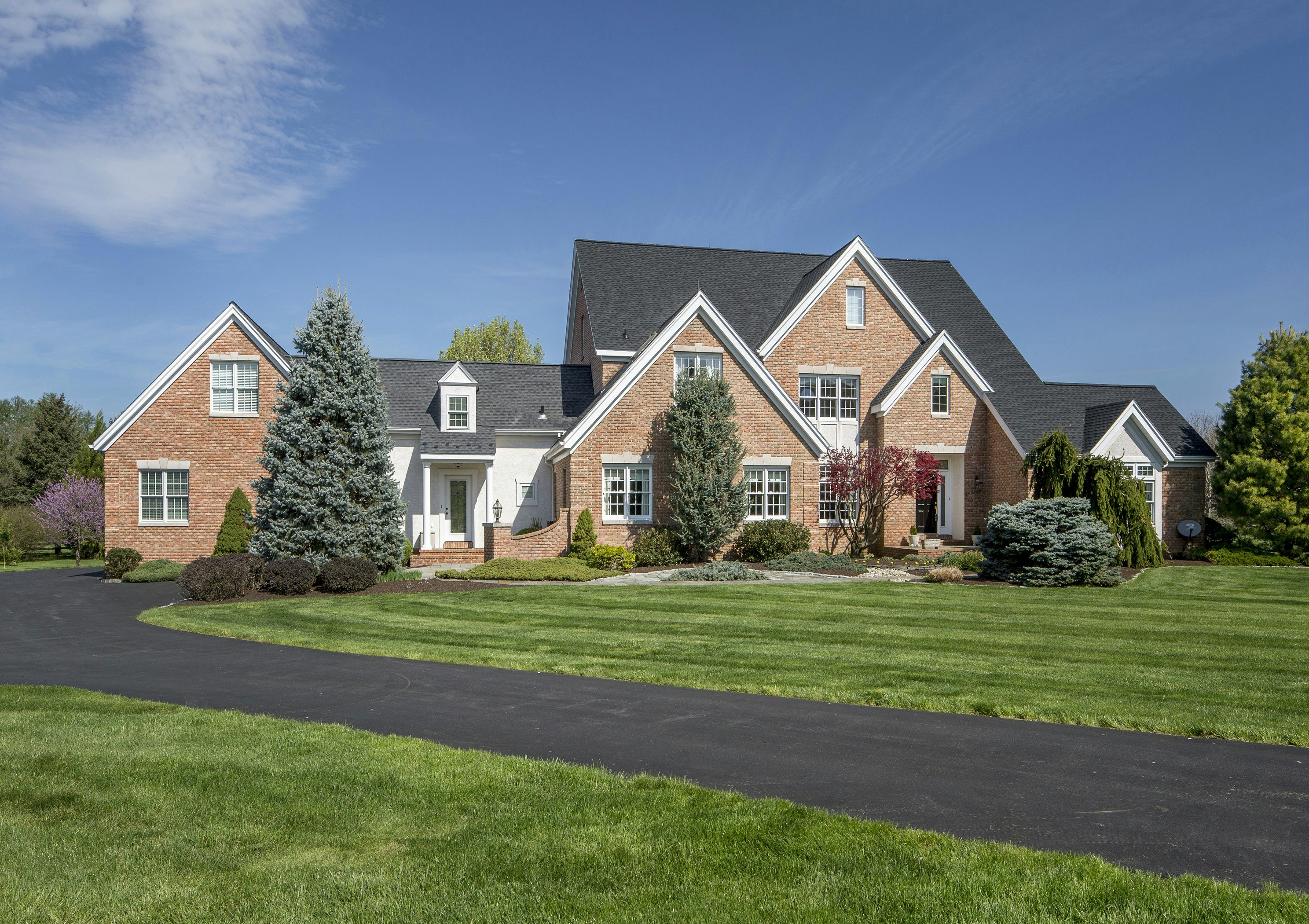 2449 Tennis Court, Bethlehem, PA 18015, Presented by Carol C. Dorey